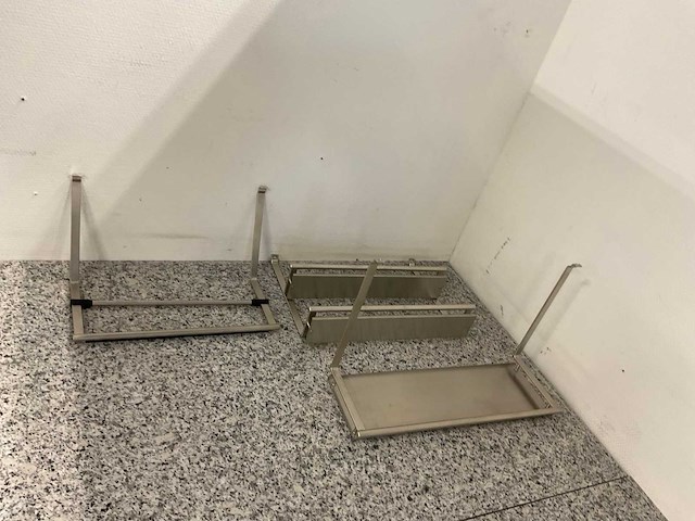 Hoekopgestelde showroomkeuken - afbeelding 14 van  21