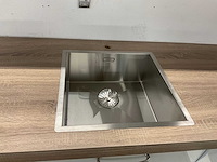 Hoekopgestelde showroomkeuken - afbeelding 2 van  18