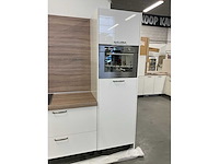 Hoekopgestelde showroomkeuken - afbeelding 16 van  18