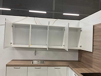 Hoekopgestelde showroomkeuken - afbeelding 18 van  18