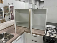 Hoekopgestelde showroomkeuken - afbeelding 17 van  17