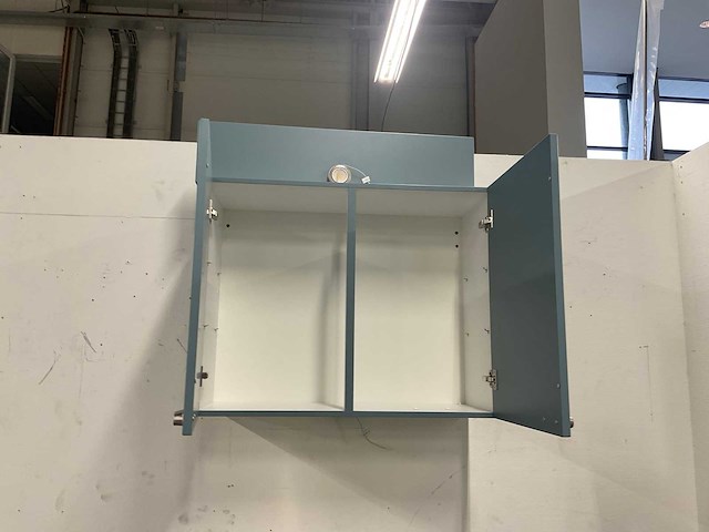 Hoekopgestelde showroomkeuken - afbeelding 7 van  24