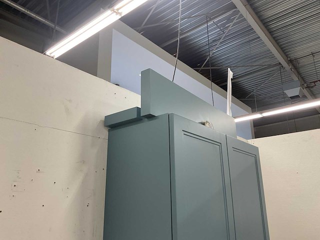 Hoekopgestelde showroomkeuken - afbeelding 13 van  24