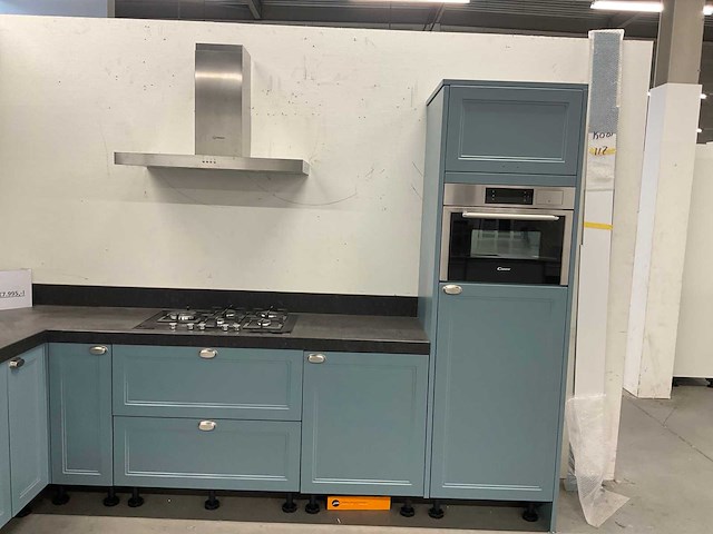 Hoekopgestelde showroomkeuken - afbeelding 19 van  24