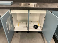 Hoekopgestelde showroomkeuken - afbeelding 21 van  24