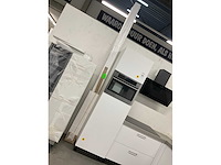 Hoekopgestelde showroomkeuken - afbeelding 11 van  20