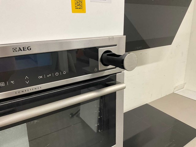 Hoekopgestelde showroomkeuken - afbeelding 13 van  19
