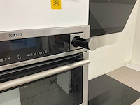 Hoekopgestelde showroomkeuken - afbeelding 13 van  19