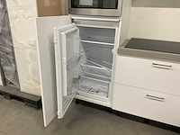 Hoekopgestelde showroomkeuken - afbeelding 16 van  19
