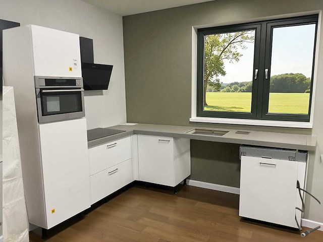 Hoekopgestelde showroomkeuken - afbeelding 1 van  19