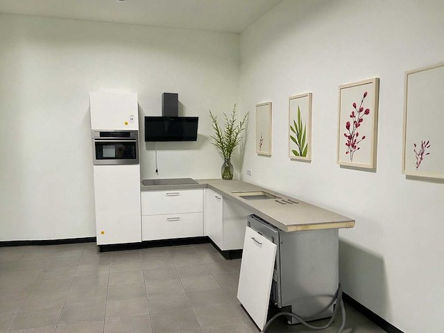 Hoekopgestelde showroomkeuken - afbeelding 19 van  19