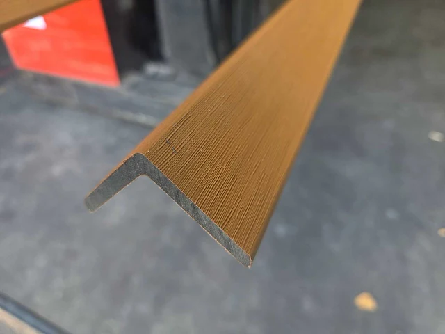 Hoekprofiel voor gevelbekleding eiken (5x) - afbeelding 1 van  3
