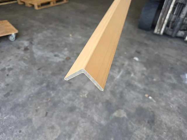 Hoekprofiel voor gevelbekleding licht eiken (5x) - afbeelding 1 van  3