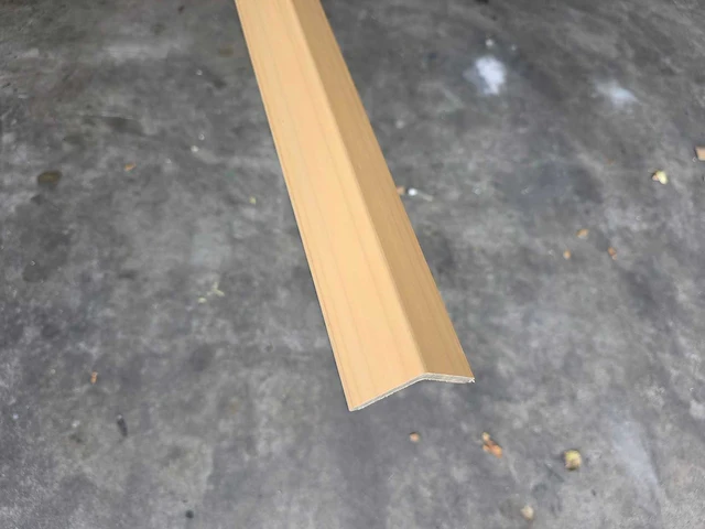 Hoekprofiel voor gevelbekleding licht eiken (5x) - afbeelding 3 van  3