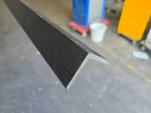 Hoekprofiel voor gevelbekleding zwart (5x) - afbeelding 1 van  4