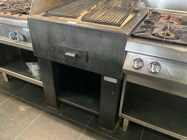 Hoeks metaal houtskool bbq - afbeelding 8 van  16