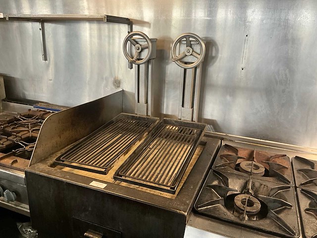 Hoeks metaal houtskool bbq - afbeelding 10 van  16