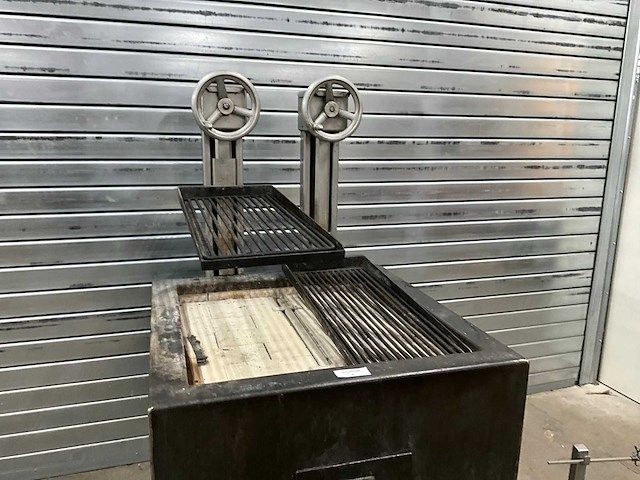 Hoeks metaal houtskool bbq - afbeelding 6 van  9