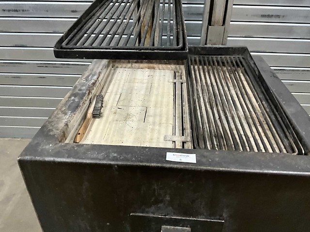 Hoeks metaal houtskool bbq - afbeelding 7 van  9