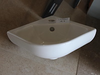 Hoekwasbak duravit met afmeting 31 x 31 cm. - afbeelding 2 van  2