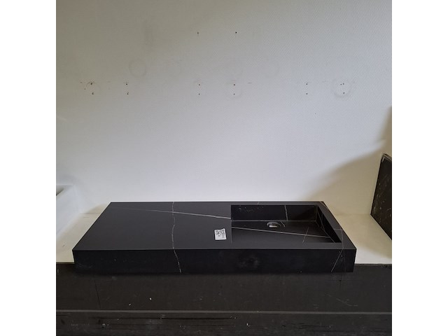 Hoekwastafel maatwerk, calacatta black - afbeelding 1 van  7
