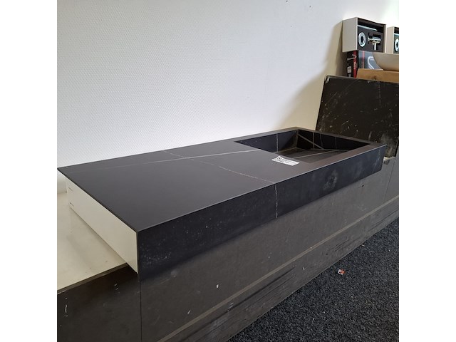 Hoekwastafel maatwerk, calacatta black - afbeelding 2 van  7
