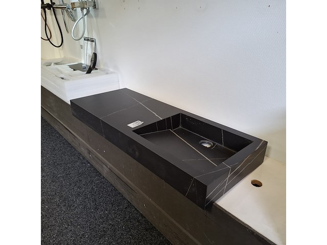Hoekwastafel maatwerk, calacatta black - afbeelding 3 van  7