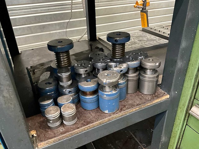 Hoekwerktafel en gereedschapsladenkast - afbeelding 7 van  17