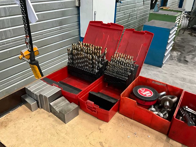 Hoekwerktafel en gereedschapsladenkast - afbeelding 8 van  17