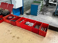 Hoekwerktafel en gereedschapsladenkast - afbeelding 9 van  17