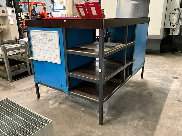 Hoekwerktafel en gereedschapsladenkast - afbeelding 11 van  17