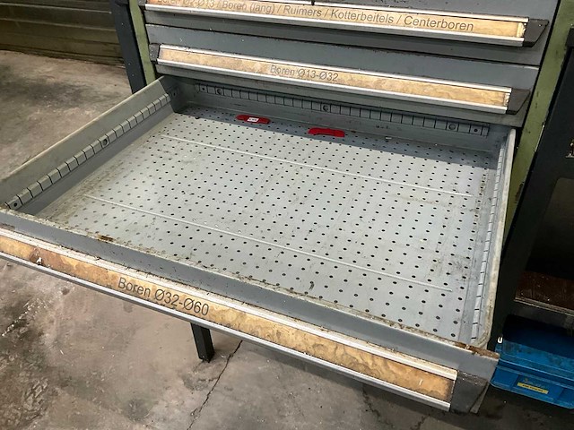 Hoekwerktafel en gereedschapsladenkast - afbeelding 14 van  17