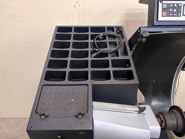Hofmann - 2001 - geodyna 6300 - balanceer apparaat - afbeelding 5 van  11
