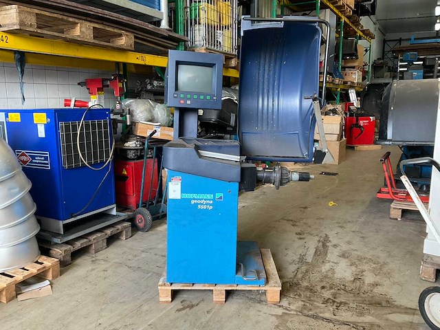 Hofmann geodyna 5501p banden balanceerapparaat - afbeelding 1 van  6