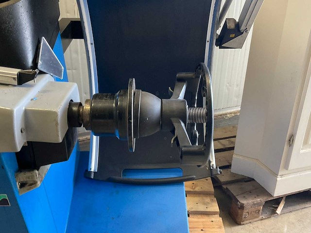 Hofmann geodyna 6300 banden balanceerapparaat - afbeelding 4 van  7