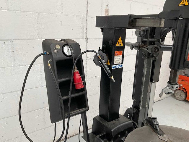 Hofmann geodyna 6300 / monty 3300-24 banden montage- en balanceerapparaat - afbeelding 2 van  7