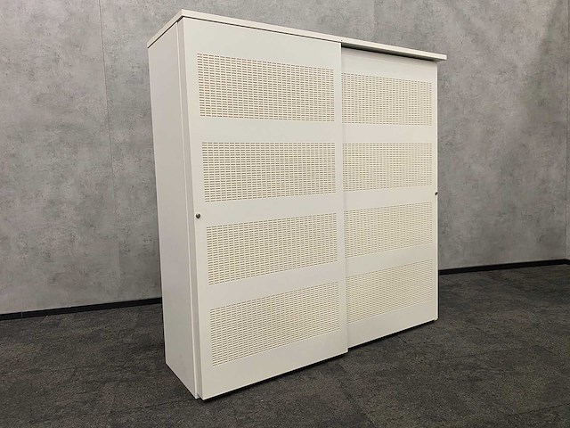 Hoge akoestisch stalen schuifdeurkast - afbeelding 10 van  11