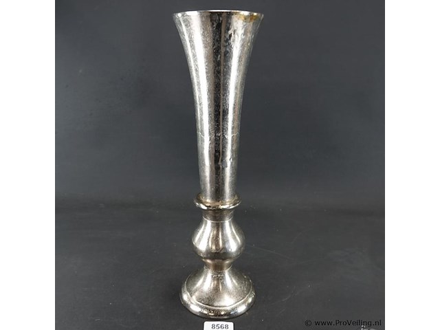 Hoge aluminium?. vaas - afbeelding 1 van  5