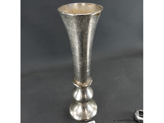 Hoge aluminium?. vaas - afbeelding 3 van  5