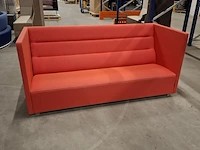 Hoge bank, offecct, koraal rood