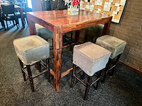 Hoge bartafel met 6 krukken - afbeelding 1 van  4