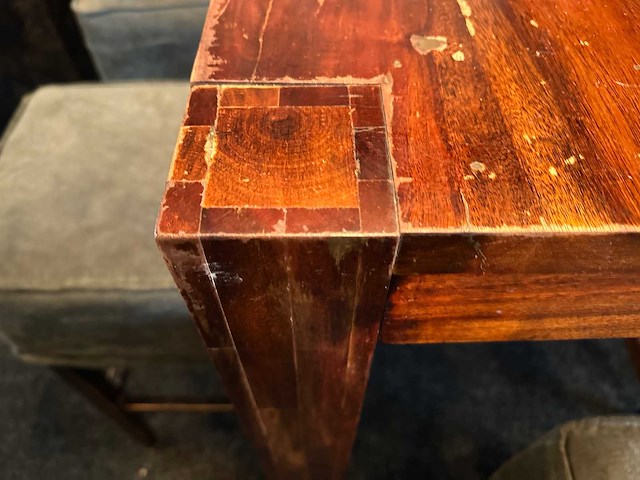 Hoge bartafel met 6 krukken - afbeelding 3 van  4