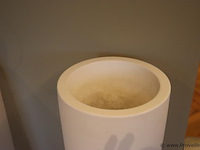 Hoge bloempot/vaas, kunststof - ø 42cm x 100cm (h) - afbeelding 2 van  3