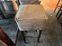 Hoge houten tafel met 4 krukken - afbeelding 4 van  4