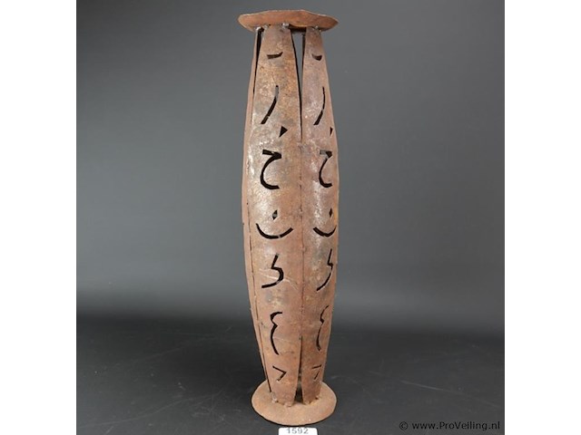 Hoge ijzeren kaarsenstandaard - afbeelding 1 van  5