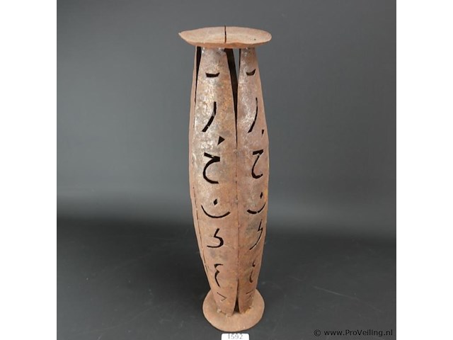 Hoge ijzeren kaarsenstandaard - afbeelding 2 van  5