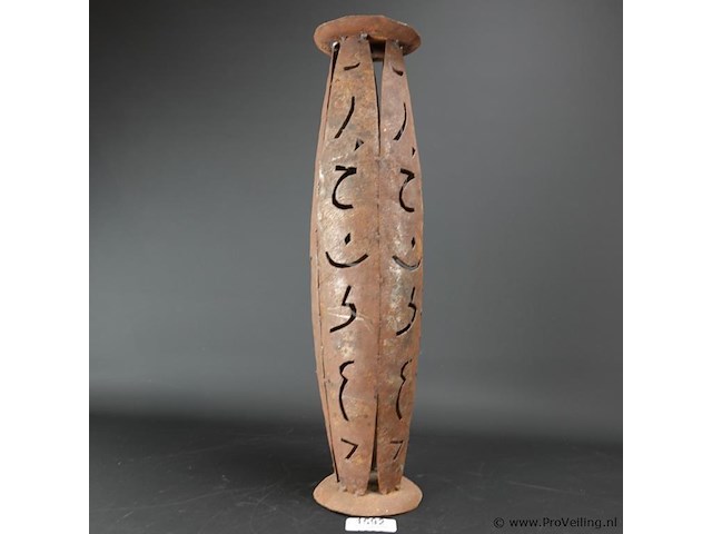 Hoge ijzeren kaarsenstandaard - afbeelding 3 van  5