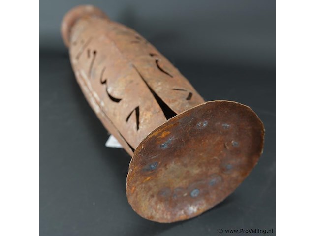 Hoge ijzeren kaarsenstandaard - afbeelding 5 van  5