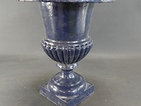 Hoge ijzeren louvre vaas (campana)