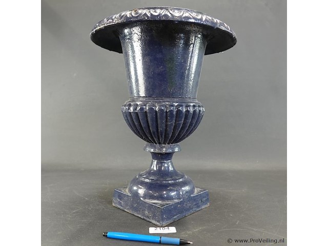 Hoge ijzeren louvre vaas (campana) - afbeelding 2 van  5
